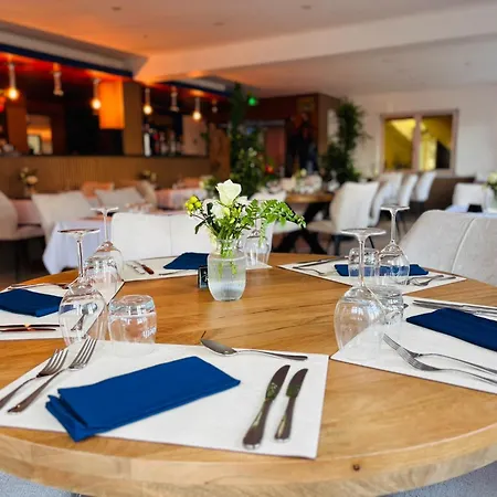 Restaurant De La Poste Mulhouse Ottmarsheim Hotel 3*